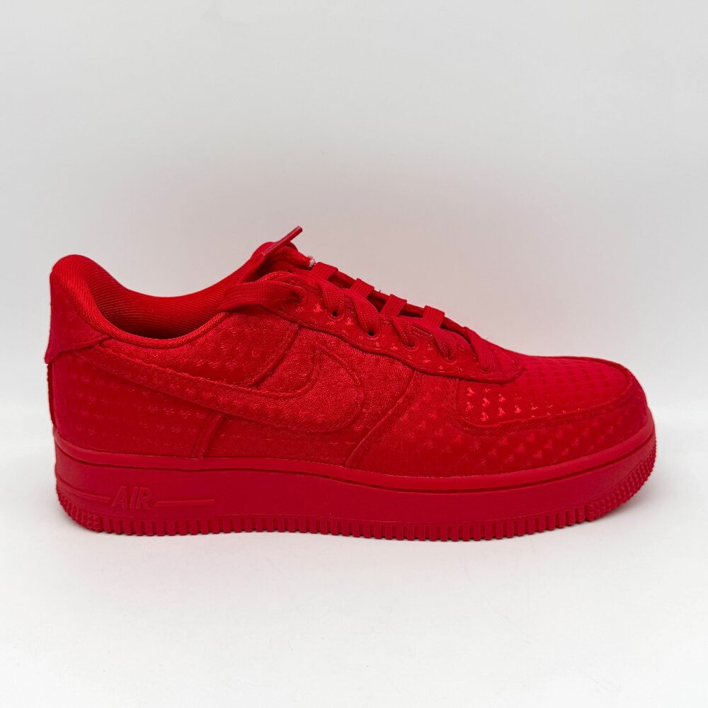 Nike Womens Air Force 1 Valentines Day 07 Low SE Red Shoes Sz 7 New IQ9965-600 - Picture 1 of 12